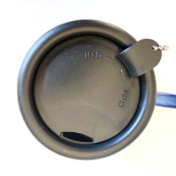 Deckel mit Schiber als Trinköffnung drehen zum öffnen und schließen. Als ergänzung zu unseren Bechern