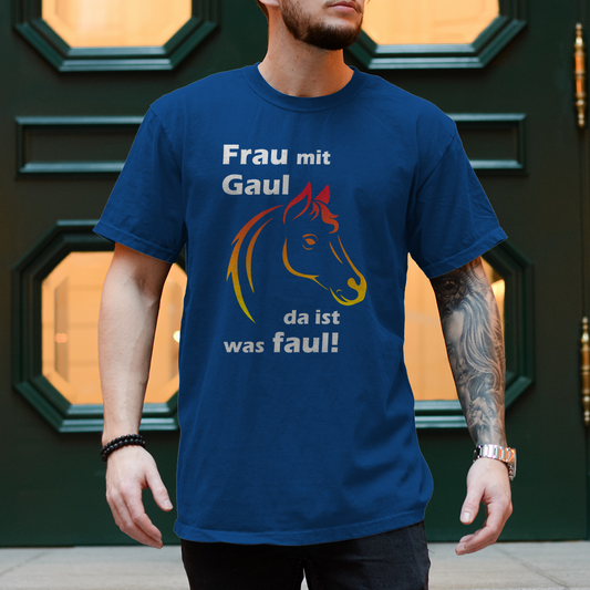 Frau mit Gaum da ist was faul