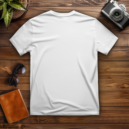 T-Shirt Wolf auf Felsen im Mondschein