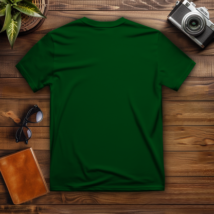 T-Shirt Wolf auf Felsen im Mondschein