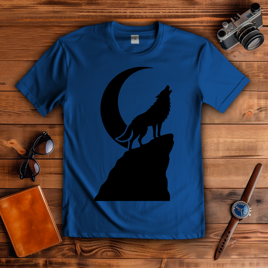 T-Shirt Wolf auf Felsen im Mondschein