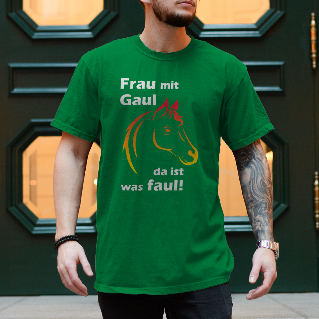 Frau mit Gaum da ist was faul