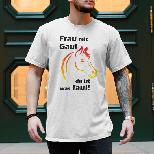Frau mit Gaul da ist was faul